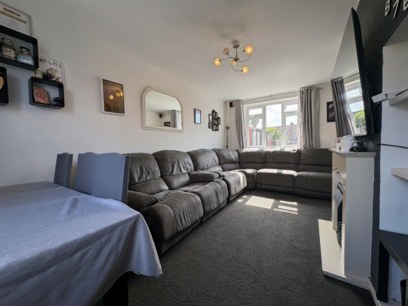 3 bed Terraced for sale Image 2