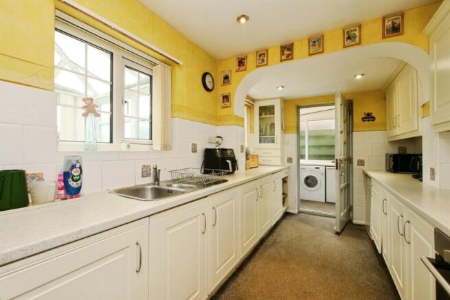 5 bed Semi-Detached for sale Image 4