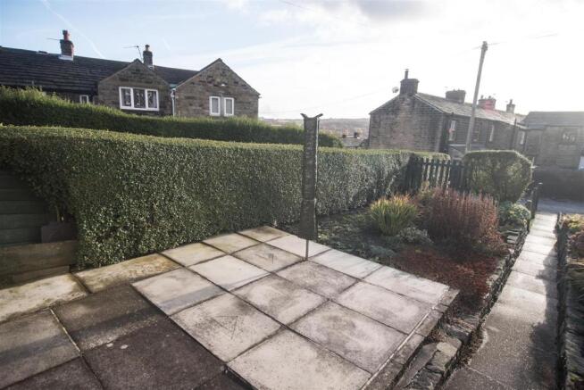 FRONT GARDEN
