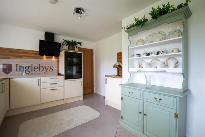 3 bed Semi-Detached Bungalow for sale Image 8