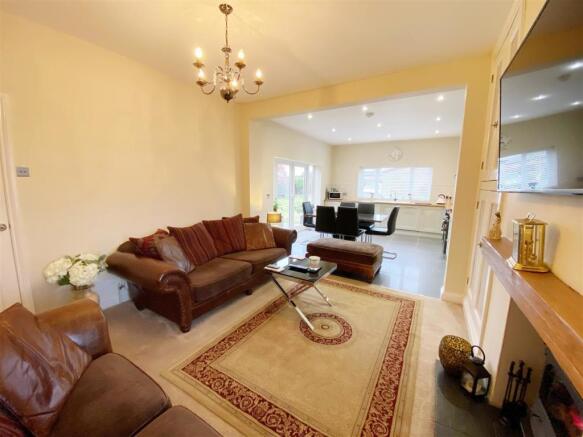 Family Room pic 2.jpg