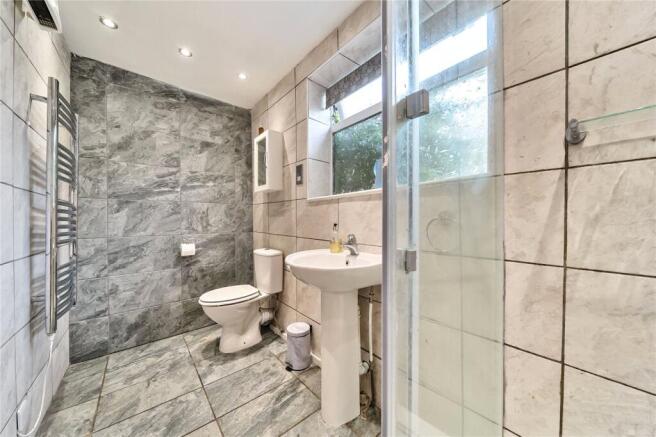 4 bed House for sale Image 10