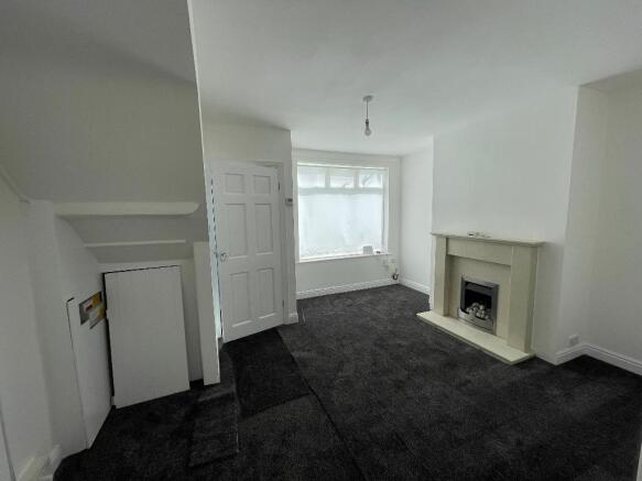 2 bed Terraced to rent Image 3