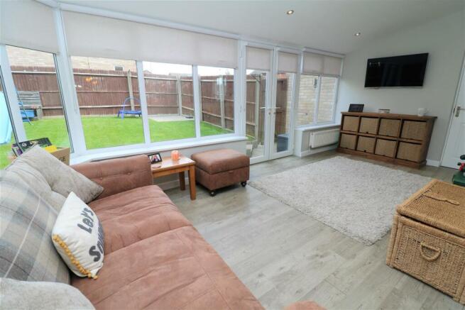 OPEN  PLAN LIVING AREA