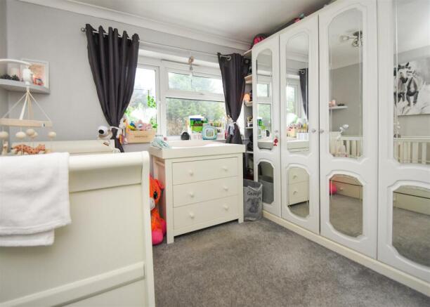 5 Manor Close - Bed 2.jpg