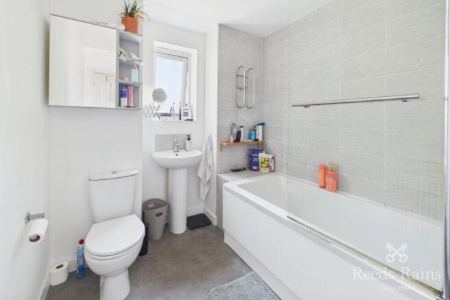 5 bed Semi-Detached to rent Image 11