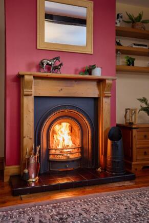 5 bed Detached for sale Image 8