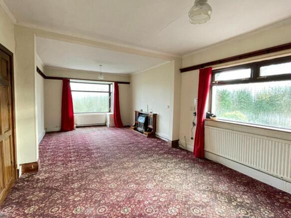 LIVING/DINING ROOM