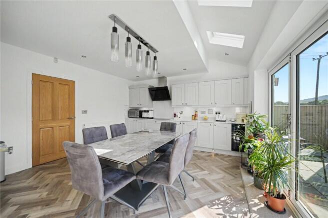 5 bed Detached for sale Image 6