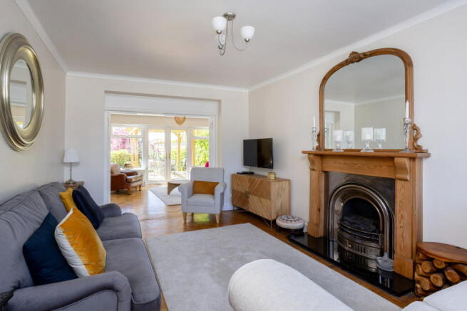 5 bed Detached for sale Image 7