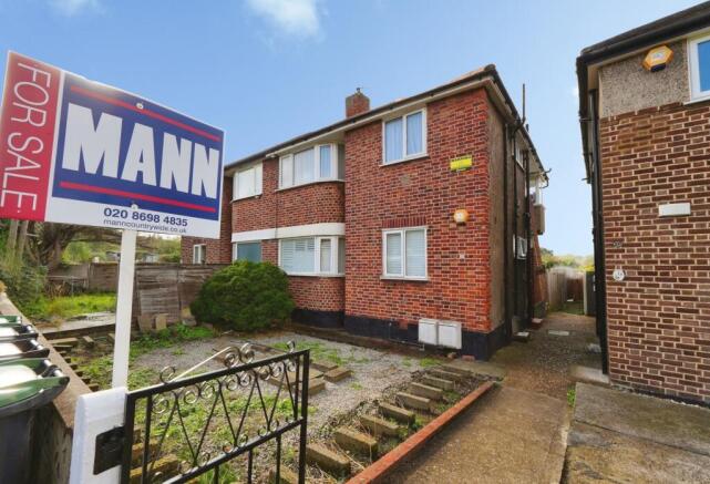 2-bed flat on Meadow Close, London, SE6, £325,000