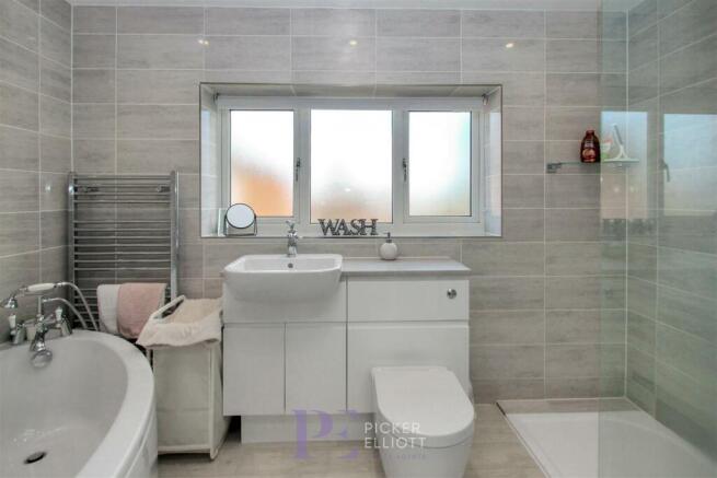 Re Fitted En Suite