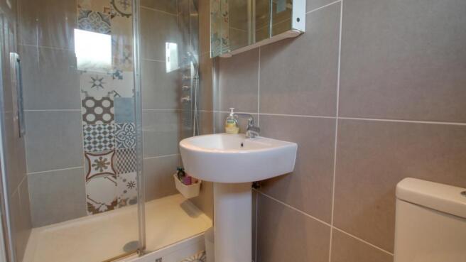 Ensuite to Bed 1
