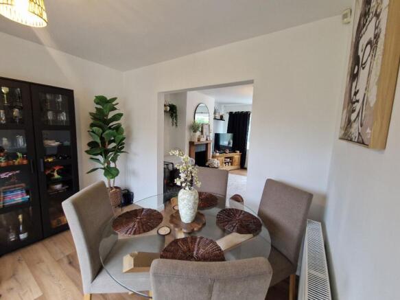3 bed Semi-Detached to rent Image 10