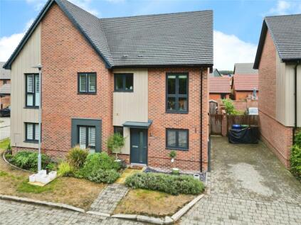 Hollywood Place, Crowthorne, Berkshire, RG45