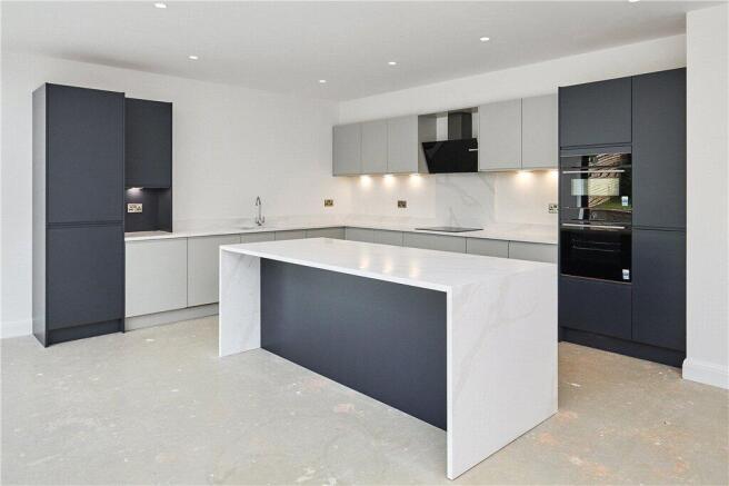 5 bed Detached for sale Image 7