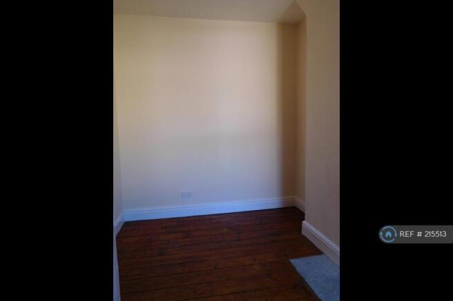 Middle Bedroom