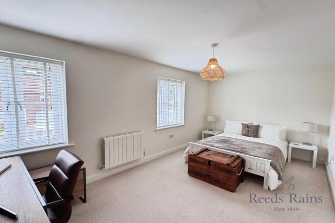 4 bed Detached for sale Image 9