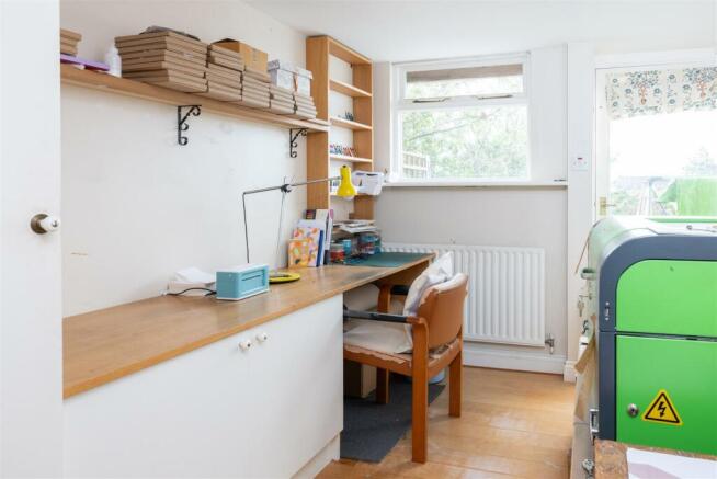 LE 20 Hereward Way BN7 2HJ-18.jpg