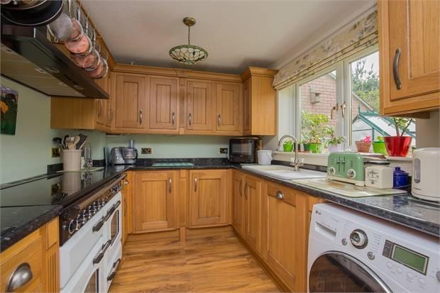 RECENTLY REFITTED KITCHEN