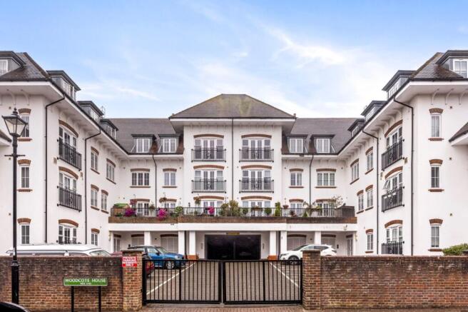 2-bed flat on Updown Hill, Woodcote House Updown Hill, RH16, £240,000