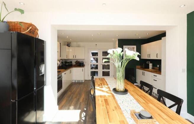 4 bed Semi-Detached for sale Image 8