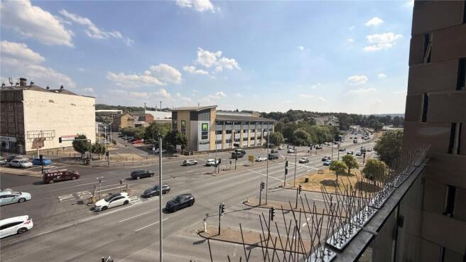 2 bed Apartment to rent Image 11