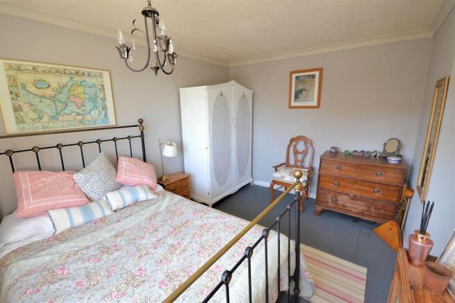 Bedroom 1 (3).jpg