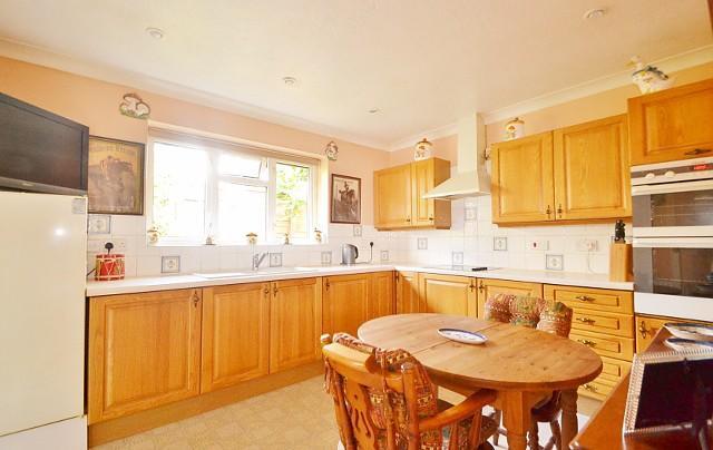 Kitchen / Breakfast 