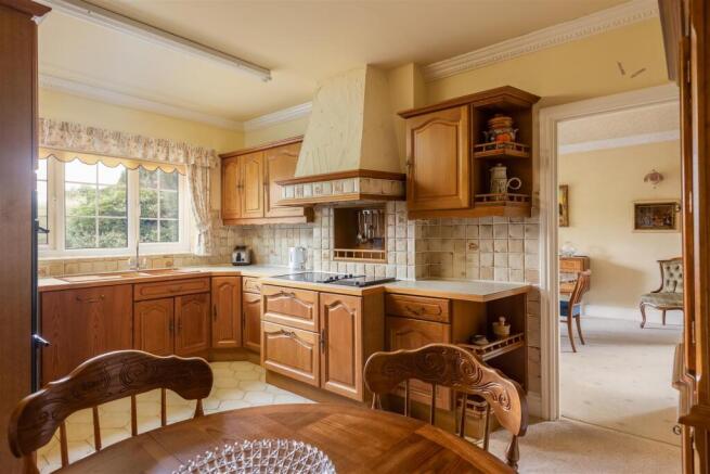 4 bed House for sale Image 5