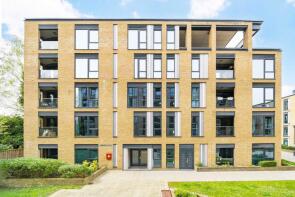 11, 27 Summerbee House, Eltringham Street, London SW18 1GT