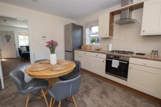3 bed Semi-Detached for sale Image 6