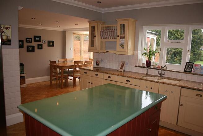 kitchen2.JPG