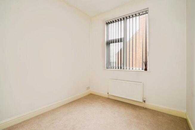 3 bed Terraced for sale Image 11