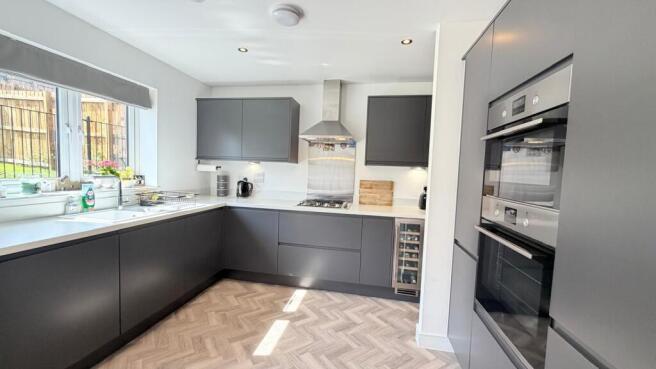4 bed Detached for sale Image 5