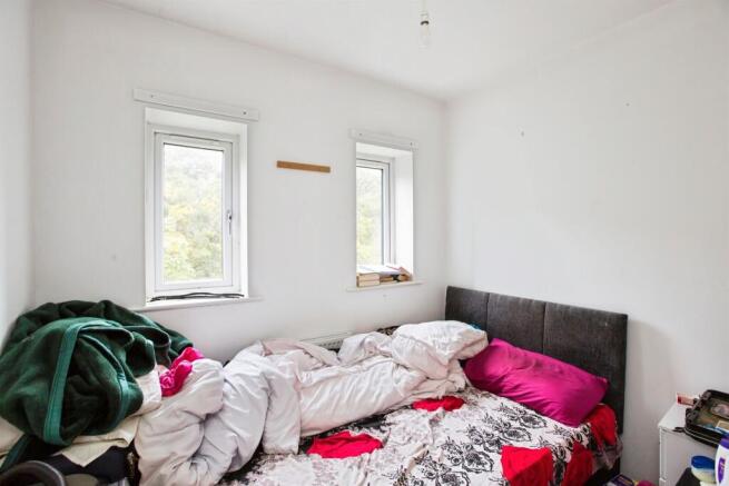 5 bed Detached for sale Image 6