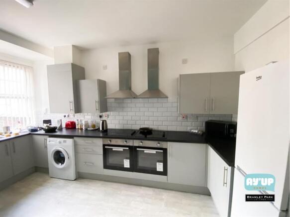 1 bed House Share to rent Image 8