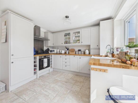 3 bed Semi-Detached for sale Image 3