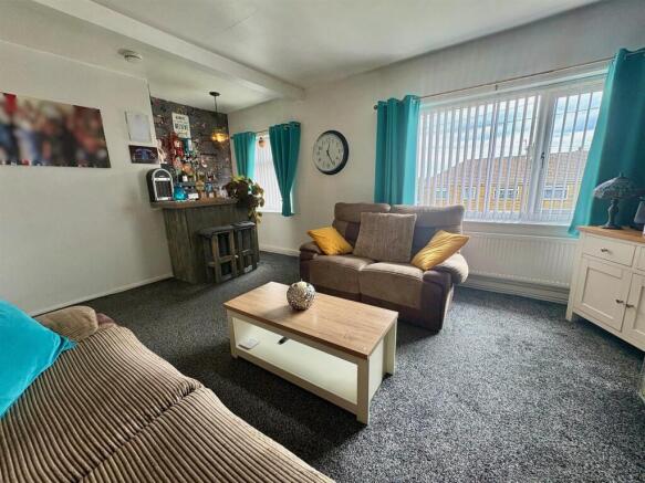 2 bed Flat for sale Image 3
