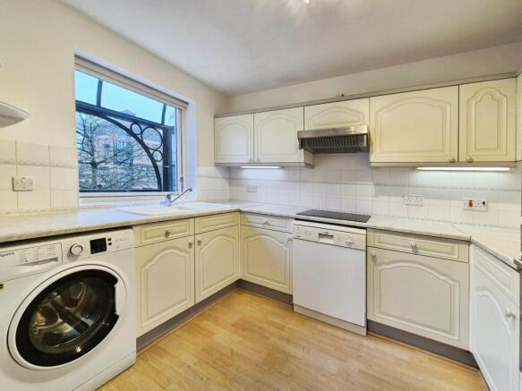 2 bed Apartment to rent Image 8