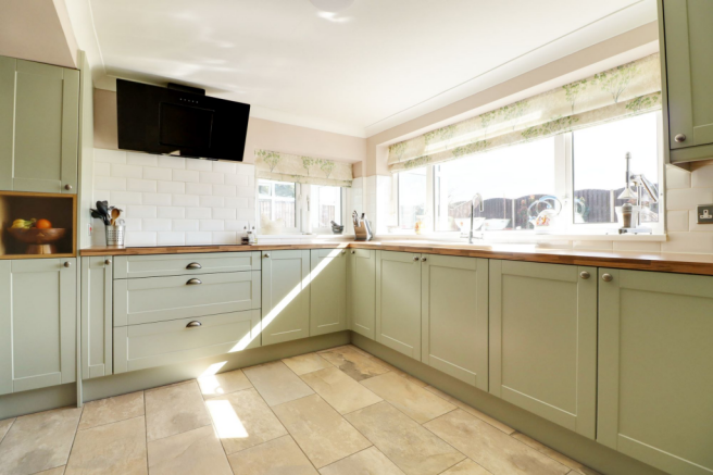 4 bed Detached for sale Image 10