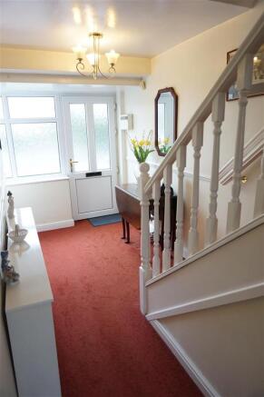 FIRST FLOOR LANDING