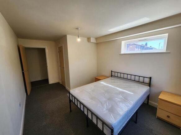 2 bed Apartment to rent Image 6