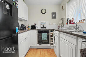 29, Naunton Way, Hornchurch RM12 6TG