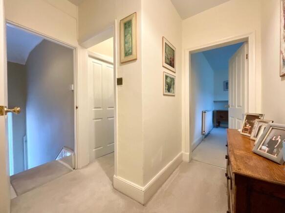 4 bed Flat for sale Image 9