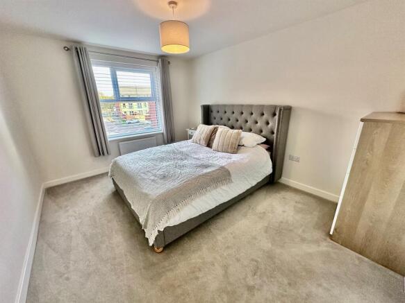 2 bed Apartment for sale Image 12