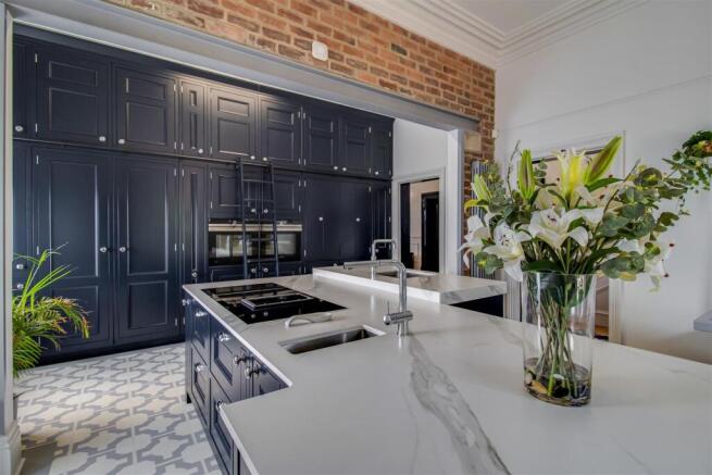 4 bed Detached for sale Image 8