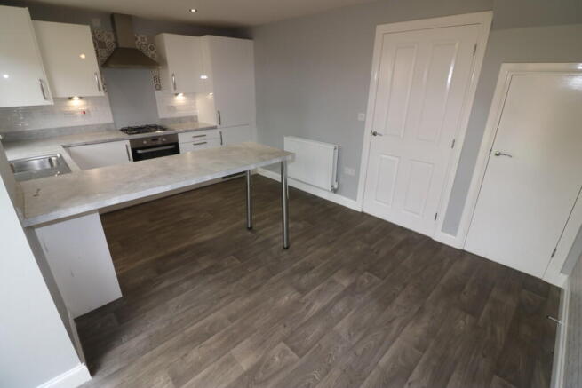 3 bed Semi-Detached to rent Image 8