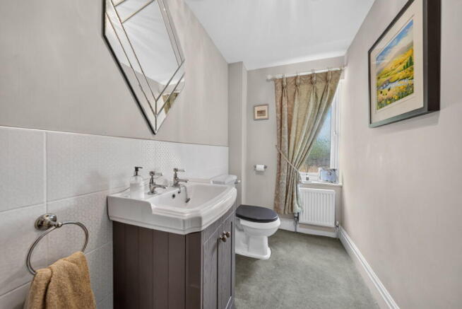 5 bed Detached for sale Image 12