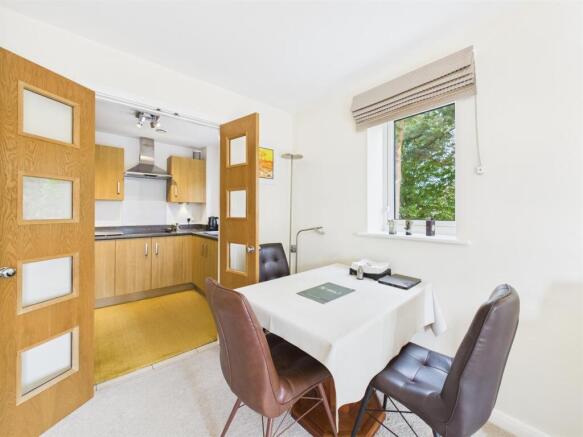 2 bed Retirement Property for sale Image 4